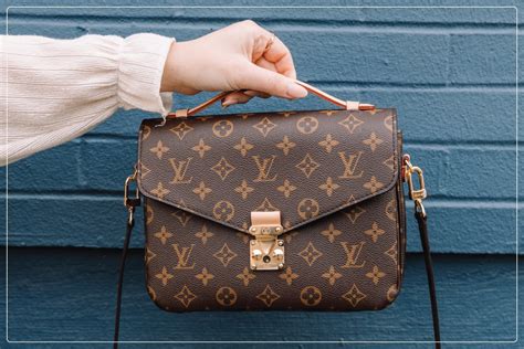 how to tell difference between fake and real louis vuitton|authentic Louis Vuitton label.